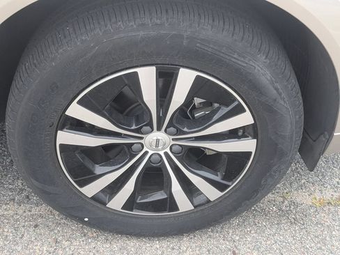 Used 2025 Volvo XC60 B5 Core AWD/4WD image 14
