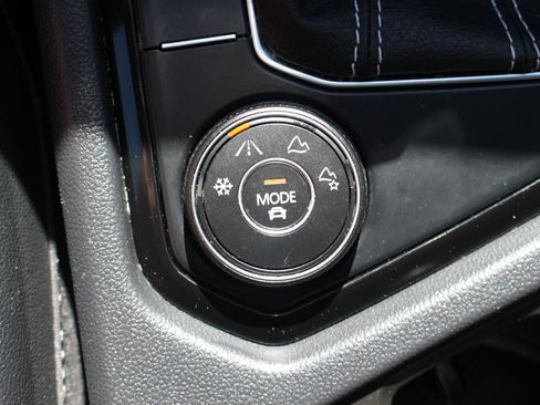 Used 2022 Volkswagen Taos SEL image 38