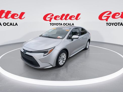 Used 2024 Toyota Corolla LE w/ LE Convenience Package image 4