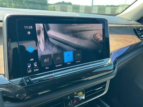 Used 2024 Volkswagen Atlas SE FWD image 18