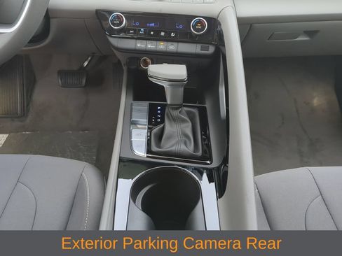 Used 2024 Hyundai Elantra Blue FWD image 10