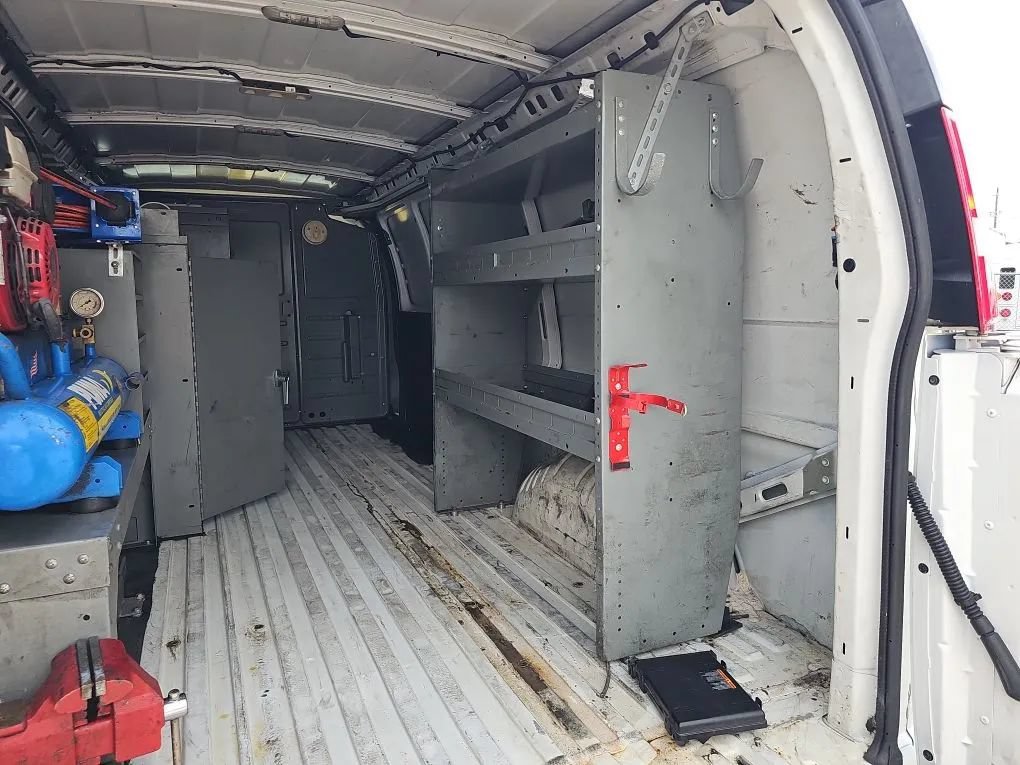 Used 2017 Chevrolet Express 3500 Extended RWD image 19