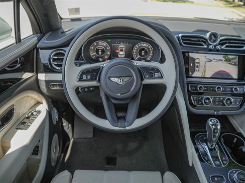 New 2025 Bentley Bentayga Extended Wheelbase image 38