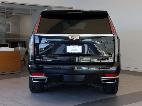 Used 2024 Cadillac Escalade ESV Premium Luxury AWD/4WD image 4