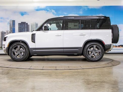 Used 2025 Land Rover Defender 110 S image 6