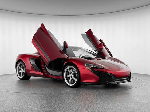 Used 2015 McLaren 650S Spider image 8