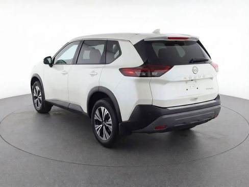 Used 2023 Nissan Rogue SV image 2