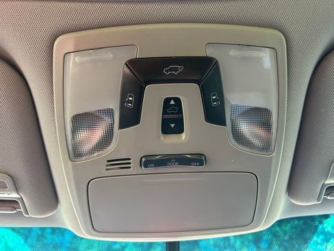 Used 2016 Toyota Sienna SE FWD image 28