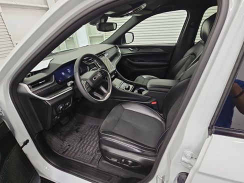 Used 2024 Jeep Grand Cherokee L Laredo RWD image 11