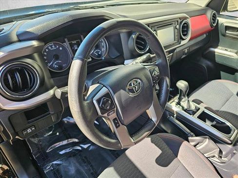 Used 2017 Toyota Tacoma SR5 RWD image 20