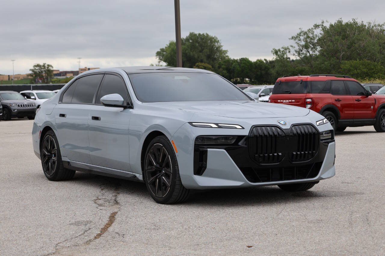 Used 2023 BMW 760i xDrive AWD/4WD image 4