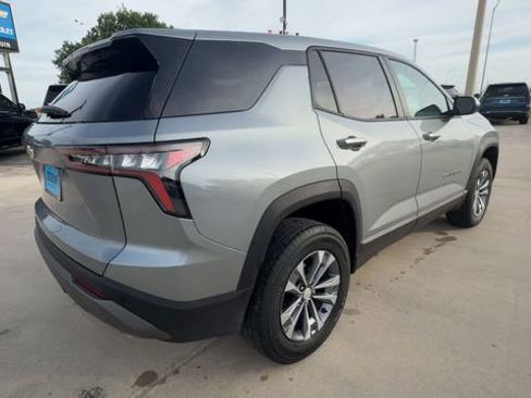 Used 2026 Chevrolet Equinox LT FWD image 8