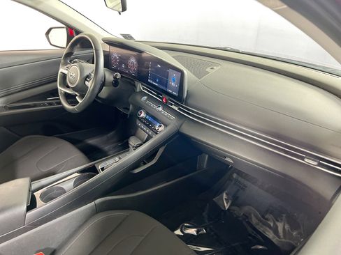 Used 2023 Hyundai Elantra SEL w/ Convenience Package image 28
