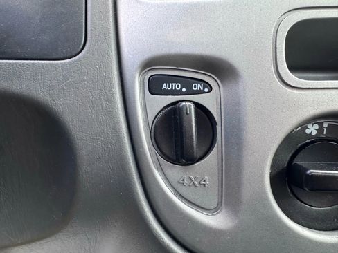 Used 2003 Ford Escape XLT image 22