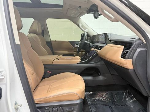 Used 2025 INFINITI QX80 Sensory image 57