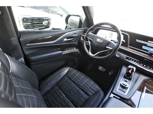 Certified 2024 Cadillac Escalade Sport Platinum w/ LPO, ONYX Package AWD/4WD image 8