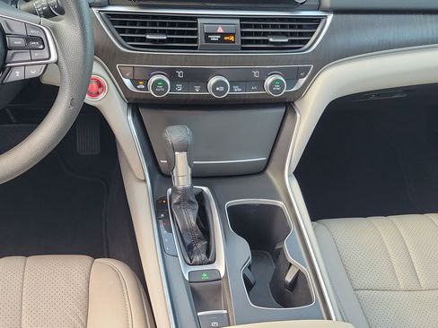 Used 2018 Honda Accord EX image 20