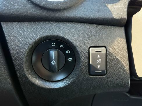 Used 2015 Ford Fiesta SE image 22