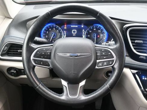 Used 2021 Chrysler Pacifica Touring w/ Cold Weather Group FWD image 24
