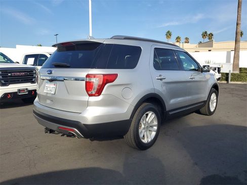 Used 2016 Ford Explorer XLT image 4