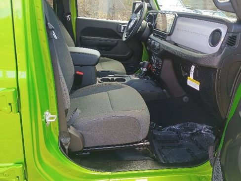 Used 2026 Jeep Gladiator Sport AWD/4WD image 15
