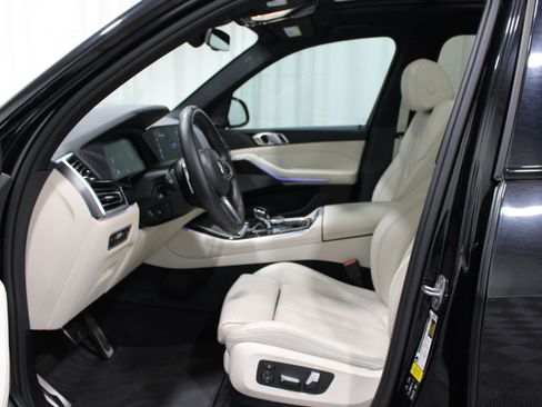 Used 2019 BMW X5 xDrive40i w/ M Sport Package AWD/4WD image 3