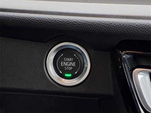 Used 2024 Chevrolet Traverse LT image 16