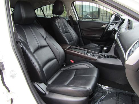 Used 2017 MAZDA MAZDA3 Touring FWD image 12