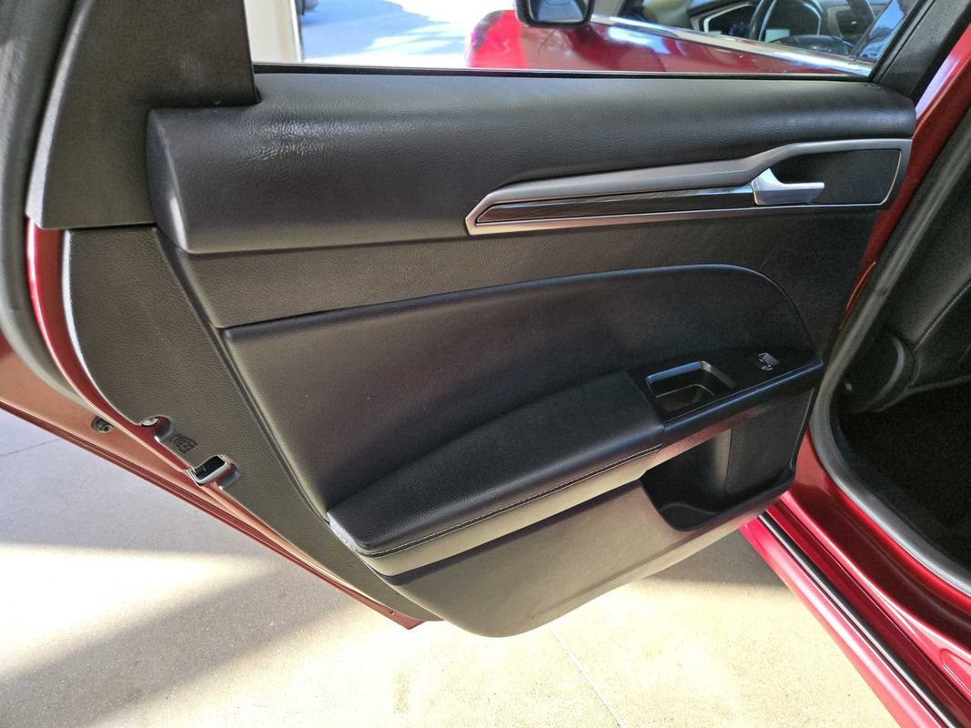 Used 2017 Ford Fusion SE w/ Fusion SE Technology Package FWD image 31