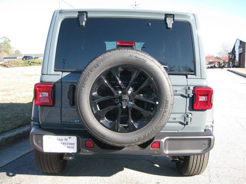 Used 2025 Jeep Wrangler Unlimited Sahara w/ Safety Group image 7