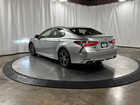 Used 2018 Toyota Camry SE FWD image 14