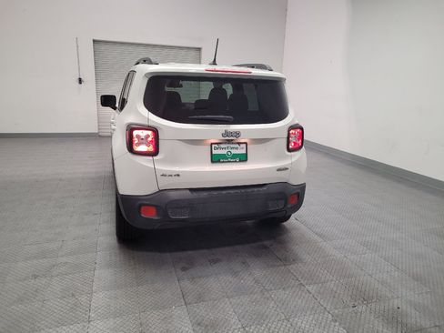 Used 2016 Jeep Renegade Latitude AWD/4WD image 6