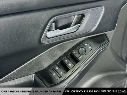 Certified 2025 Nissan Rogue SV FWD image 17