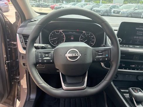 Used 2025 Nissan Rogue SV FWD image 21