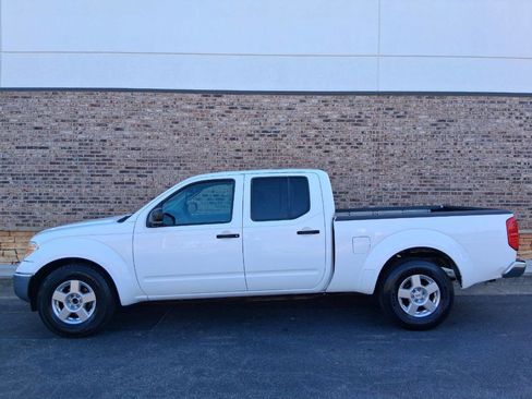 Used 2008 Nissan Frontier SE w/ SE Value Truck Pkg image 2
