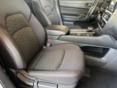 Used 2025 Nissan Pathfinder SV FWD image 39