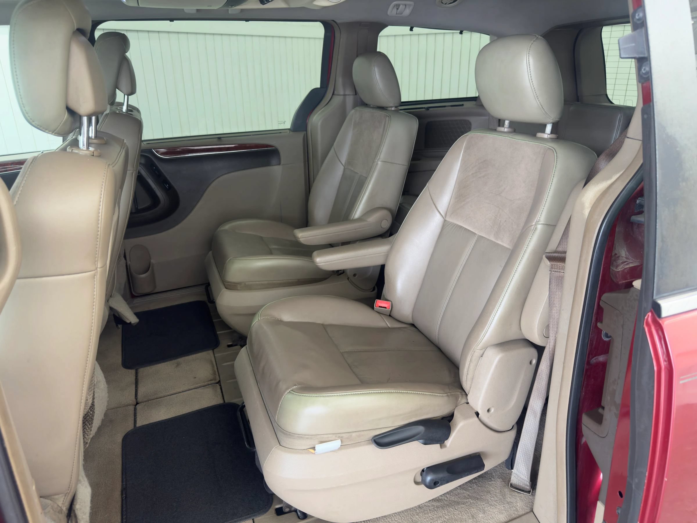 Used 2012 Chrysler Town & Country Limited FWD image 12
