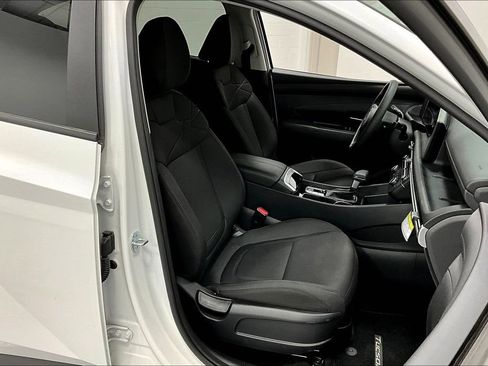 Used 2025 Hyundai Tucson SE image 10