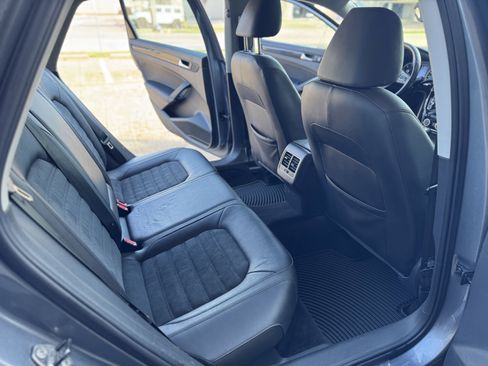 Used 2015 Volkswagen Passat TDI SEL Premium image 25