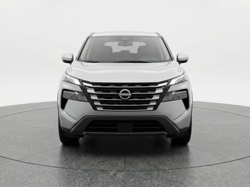 Used 2025 Nissan Rogue SV FWD image 2