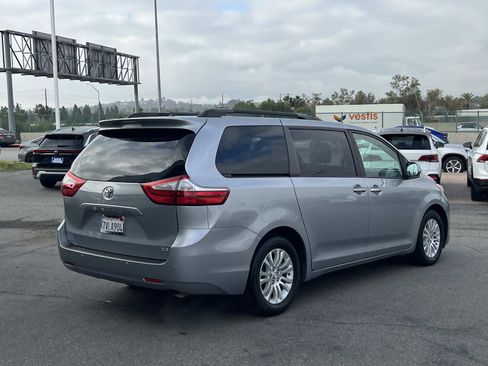 Used 2017 Toyota Sienna XLE w/ XLE Navigation Package image 25