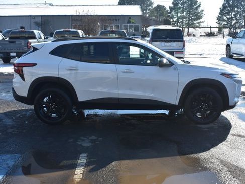 Used 2025 Chevrolet Trax ACTIV w/ Sunroof Package image 4