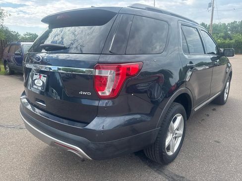Used 2017 Ford Explorer XLT w/ Equipment Group 202A AWD/4WD image 5