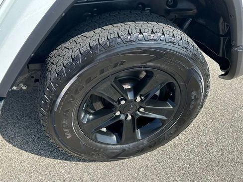Used 2021 Jeep Wrangler Unlimited Sahara AWD/4WD image 8