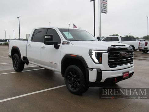 Used 2025 GMC Sierra 2500 AT4 AWD/4WD image 8