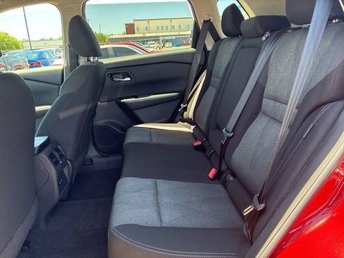 Used 2025 Nissan Rogue SV FWD image 11