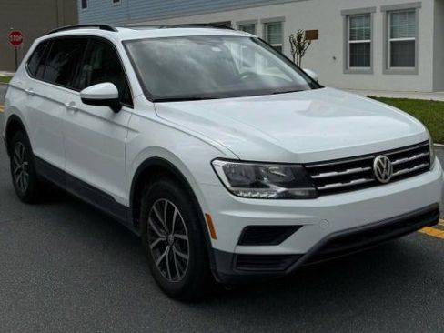 Used 2019 Volkswagen Tiguan SE w/ Panoramic Sunroof Package image 1