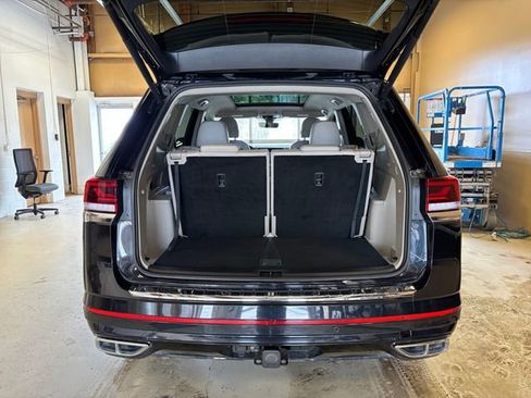 Used 2024 Volkswagen Atlas SEL Premium R-Line image 26