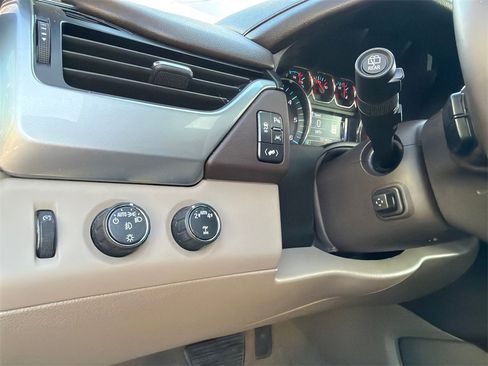 Used 2019 Chevrolet Tahoe LT w/ LT Signature Package image 40