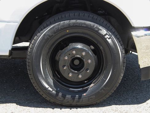 Used 2019 Ford F350 XL w/ Power Equipment Group image 38